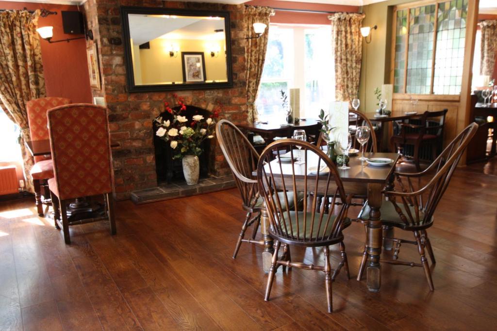 The Dibbinsdale Inn Bromborough Bagian luar foto