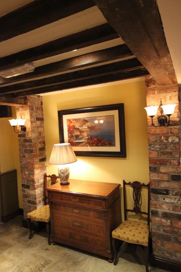 The Dibbinsdale Inn Bromborough Bagian luar foto